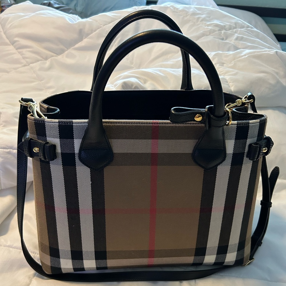 Authentic carry all Burberry Tote Large